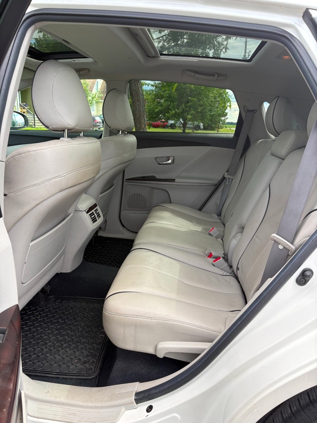 Toyota Venza 2011 AWD limited — photo 5