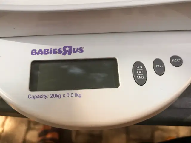 Baby weight scale .. toys r us (( FREE))