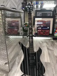 Schecter Standard Synyster Gates w/Case