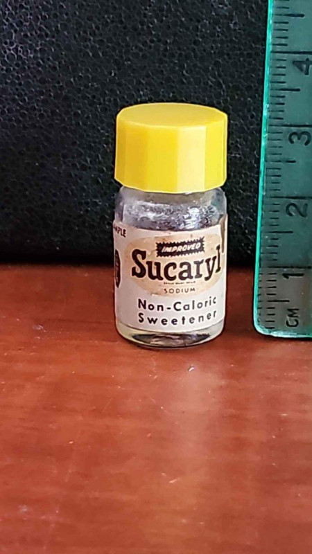 Miniature Sucaryl Bottle dans Art et objets de collection  à Belleville