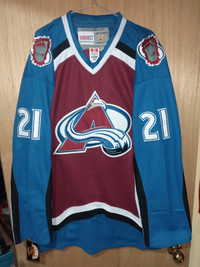 Peter Forsberg Colorado Avalanche Autographed Retro CCM 2001 Stanley Cup  Jersey - NHL Auctions