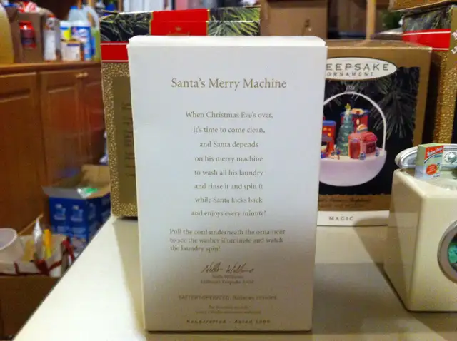Hallmark - New 2009 Magic "Santa's Merry Machine" Ornament in Arts & Collectibles in Ottawa - Image 6