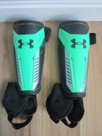UNDER ARMOUR SOCCER SHINGUARDS - SIZE SMALL