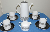 Queen Anne, Four Cup and Saucer Tea Set and Tea Pot (Herbe)