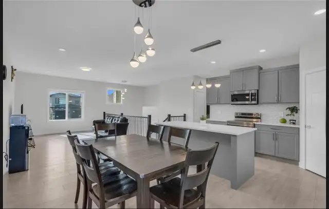 4 bedroom 3 bath House with Garage and backyard.