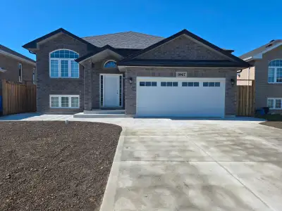 House for rent at 1067 Aspen Ridge Crescent Lakeshore. NEW HOUSE Upper level for rent: 3 bedrooms 1...