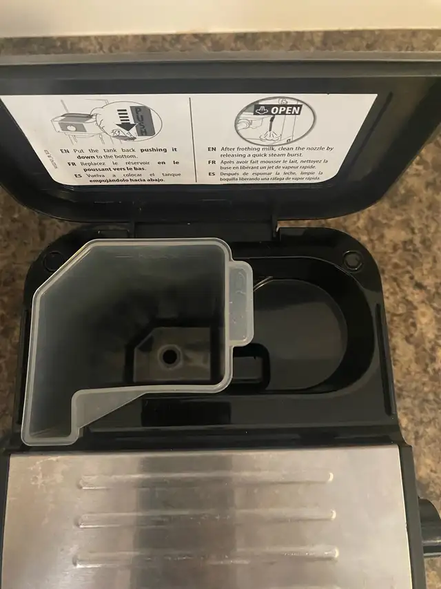 Delonghi Espresso Machine in Coffee Makers in London - Image 4