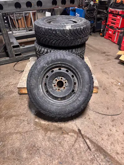 Good set of Goodyear winter tires, 265/70R17. Comes with 2019 f150 TPMS sensors Got 4 of these, moun...