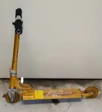 GOLD color ANYWEARS kick scooter in good condition
