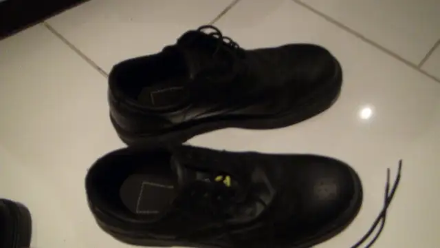 steel toe shoes62863731529219124