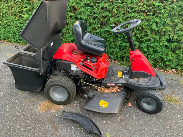 Tracteur à Gazon in Lawnmowers & Leaf Blowers in Sherbrooke - Image 2