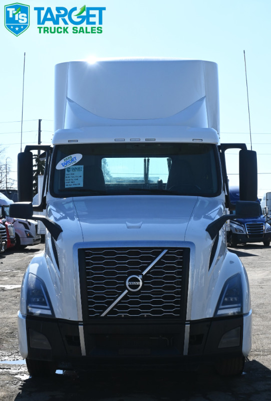 2020 Volvo Daycab in Other in Mississauga / Peel Region - Image 3