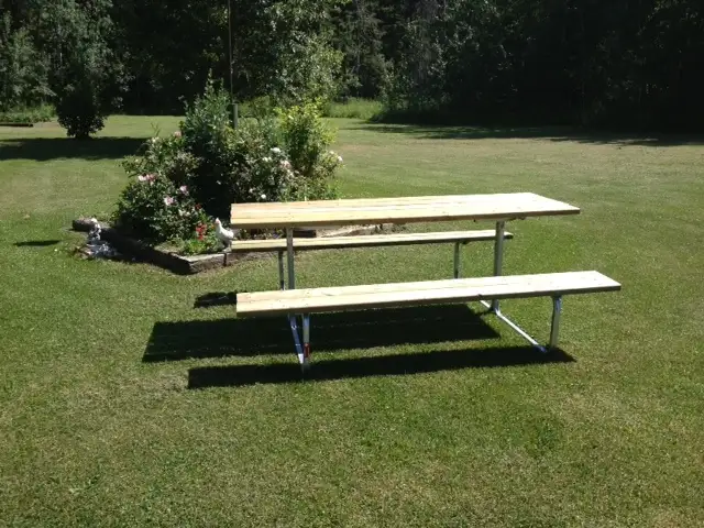 PICNIC TABLE497683101344092161