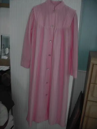 Robe de chambre longue rose 2poches chaude sizeM/L neuve, View more