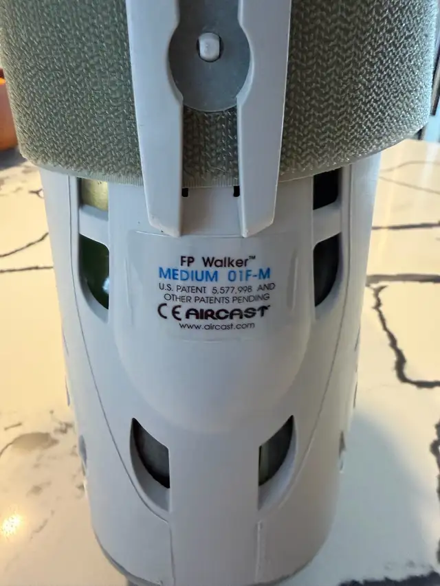 Walking Boot64589975793537121