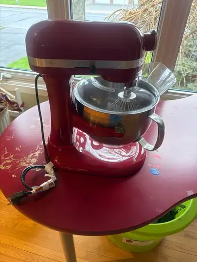 I am selling a used Kitchen-Aid blender that's perfect for all your culinary creations, featuring ro...
