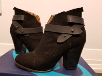 Black boots -- size 6