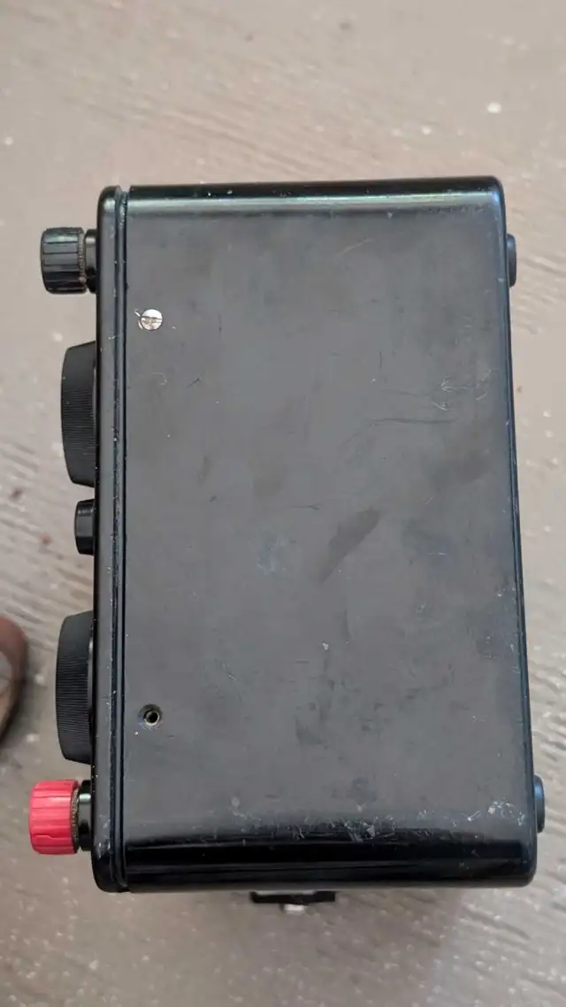 Vintage Universal AvoMeter MK2, Leads, Leather Case in General Electronics in Kamloops - Image 11