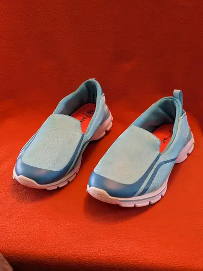 Women's size 7 rubber-soled slip-on shoes, View more