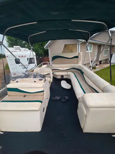 In excellent condition comes with sundeck with popup changeroom, livewell, fish finder, marine pullo...