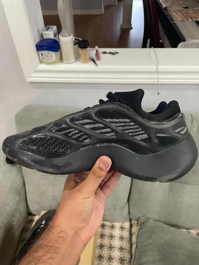 Adidas Yeezy 700 V3 Alvah - Size 11.5 in Men's Shoes in Mississauga / Peel Region - Image 6