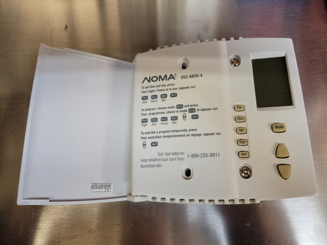120v/240v Programable Thermostat in Heating, Cooling & Air in Oshawa / Durham Region - Image 3