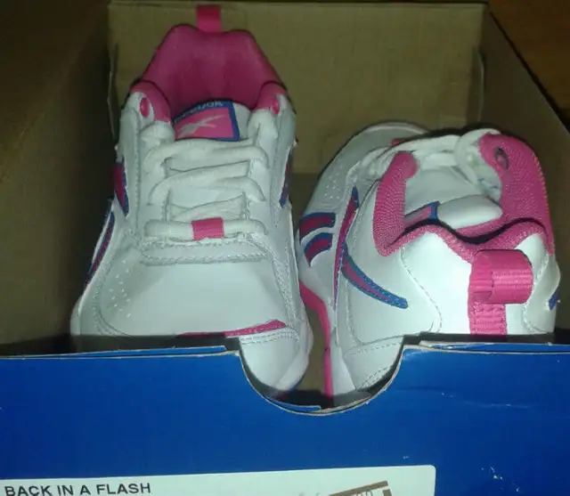 Des souliers Reebok pour filles Neufs dans des boîtesr in Kids & Youth in City of Montréal - Image 7