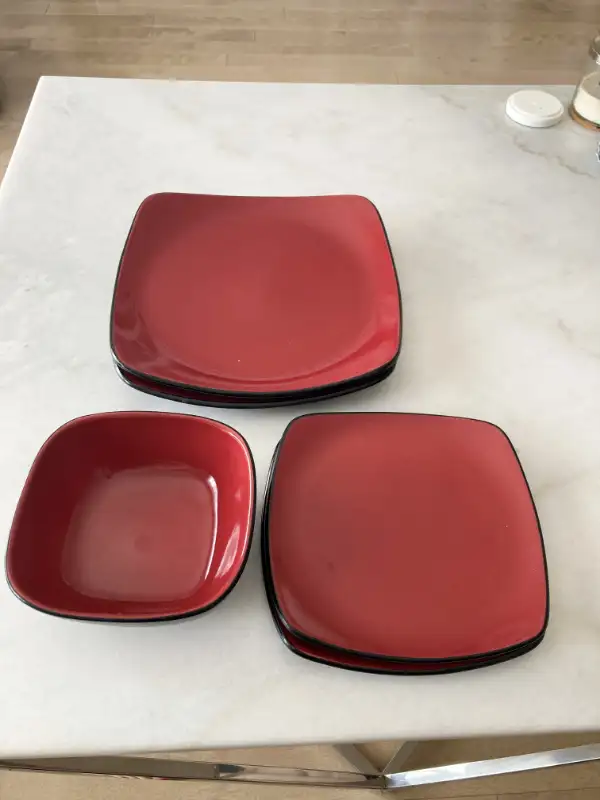 Red & black Corelle Hearthstone Stonewear dishes (4 plates) in Kitchen & Dining Wares in City of Halifax - Image 2