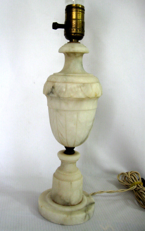 LAMPE DE TABLE en MARBRE VINTAGE MARBLE TABLE LAMP dans Art et objets de collection  à Ouest de l’Île - Image 2