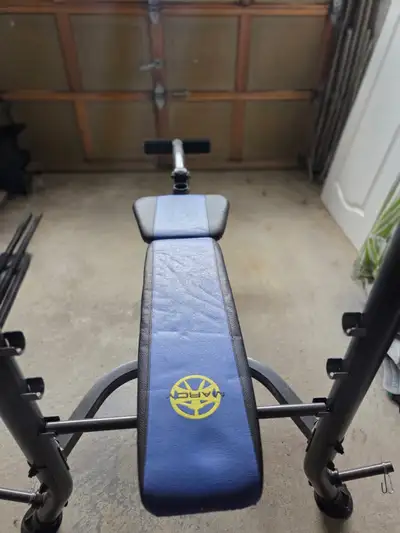 Marcy weight bench adjustable 6 in 1 in a well condition.