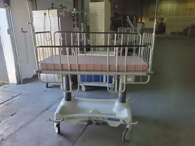 Steris Pediatric Stretcher Crib This hospital grade stretcher crib looks to be fully working and in...