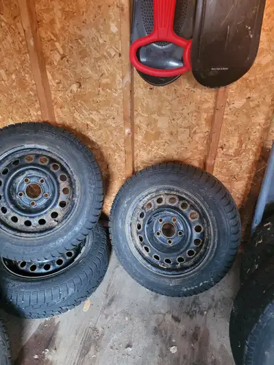 4 pneus hiver GT RADIAL ICE PRO 3........195 65 r15 ....avec rimes et sensor....bolt pattern 5x114,3...