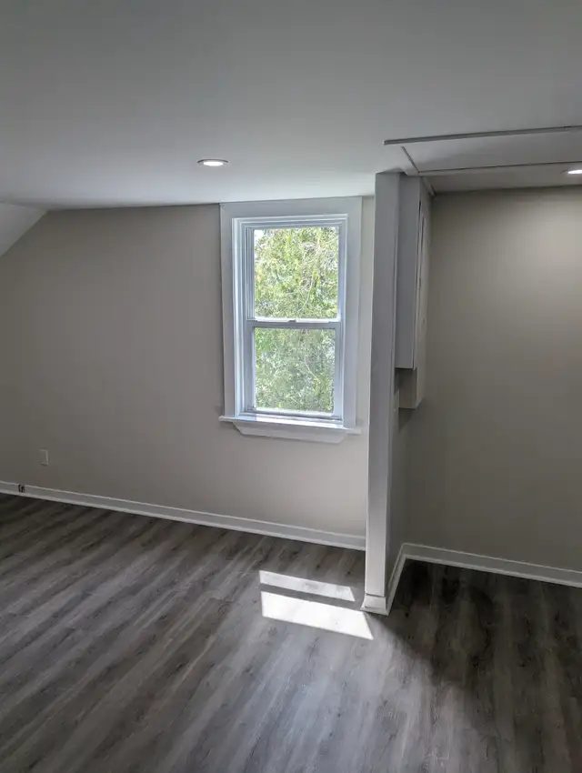 Prime Commercial Space - Retail or Professional Office in Commercial & Office Space for Rent in Saint John - Image 10