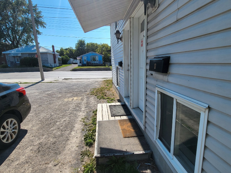 Renovated 2 Bed 2 Bath Belleville Unit Long Term Rentals Belleville