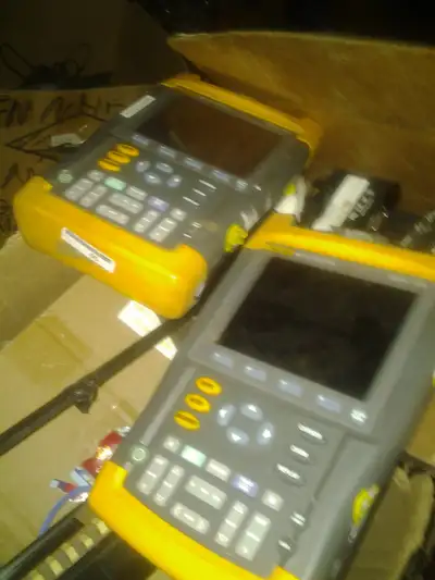 Fluke 196B ScopeMeter 1GS/s Dual-Input 100MHz HandHeld Oscillosc, View more
