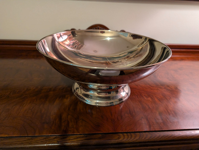 Gorgeous Decorative Pedestal Bowl from Crate and Barrel in Home Décor & Accents in Leamington - Image 3