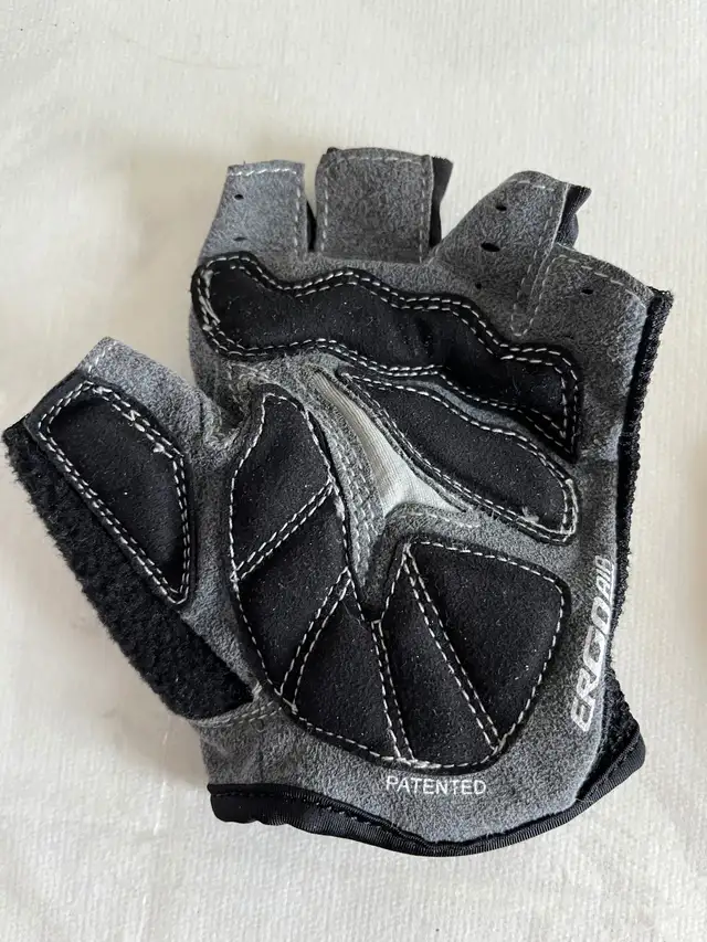 Louis Garneau Women’s Biogel RX Bike Gloves M in Clothing, Shoes & Accessories in Thunder Bay - Image 5