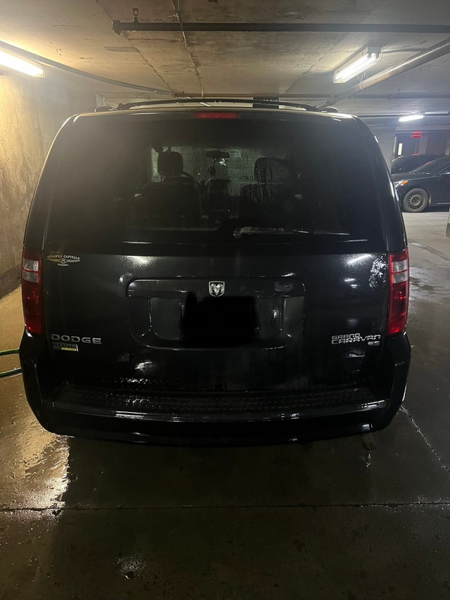 2010 Dodge Grand Caravan SE – 7 Passenger – 240,000 km — photo 3