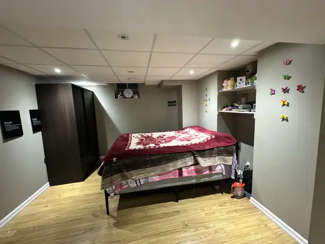 ✨ Queen Size Bed + Mattress – Only $200! ✨64634281535747124