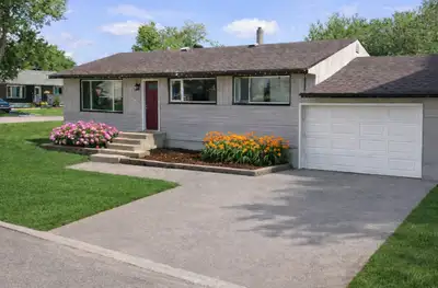 This beautifully renovated home is looking for new owners. Our home is a 1072sq ft bungalow -4 bedro...