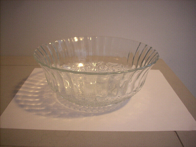 DECORATIVE GLASS BOWL FOR SALE dans Vaisselle et articles de cuisine  à Ouest de l’Île