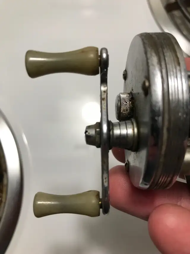 Vintage BRONSON Lashless Model No . 1700 Fishing Reel . in Fishing, Camping & Outdoors in Sarnia - Image 11