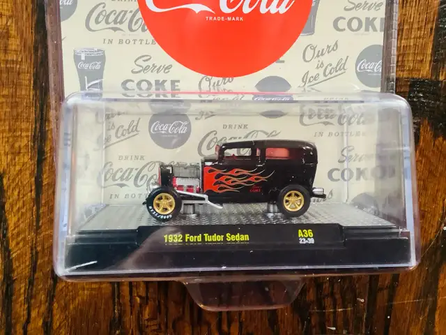 M2 Machines Coca Cola 1932 Ford Tudor Sedan in Toys & Games in Mississauga / Peel Region - Image 2