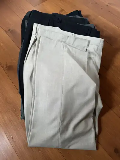 Men dress pants size 32’W x30’L in excellent conditions, View more