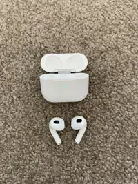 APPLE AIRPODS 3RD GEN - LIKE NEW!