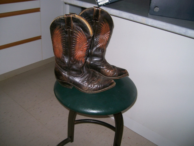 BOTTE WESTERN PO UR DAME TRES PROPRE A 1-  40.$ dans Femmes - Chaussures  à Shawinigan - Image 2