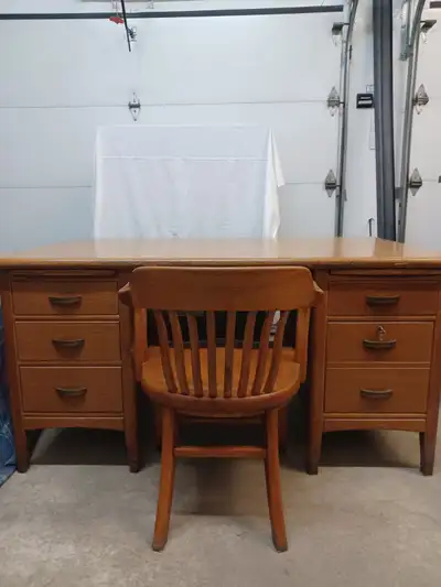 BUREAU ET CHAISE DE TRAVAIL ANTIQUE, View more
