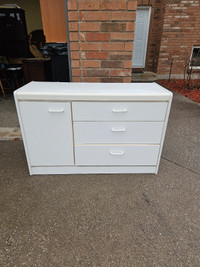 White drawer or dresser chest 