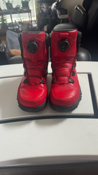 Men’s 9 Under Armour fat tire team Canada boots with BOA lace up
