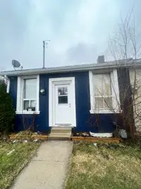 Charming Two Bedroom House with Backyard -For Rent - IN HAMILTON